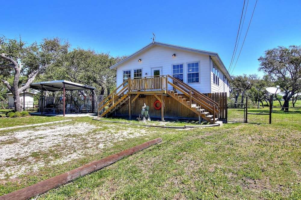 Fantasy Oaks Lodge 4 Bedroom Home by RedAwning view 2