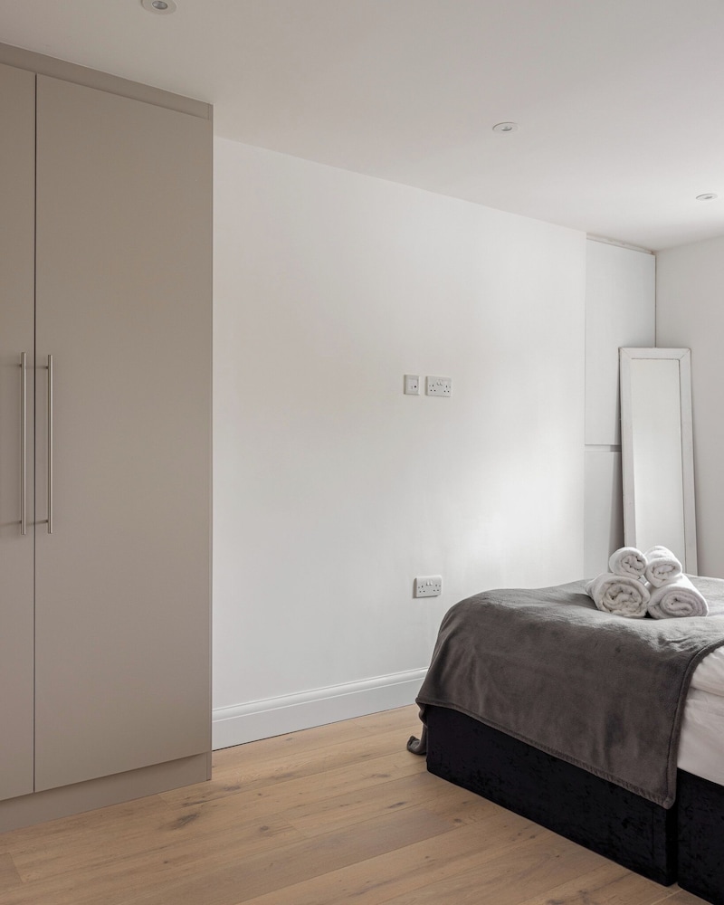 Picktheplace Kensington Lux Apartments III