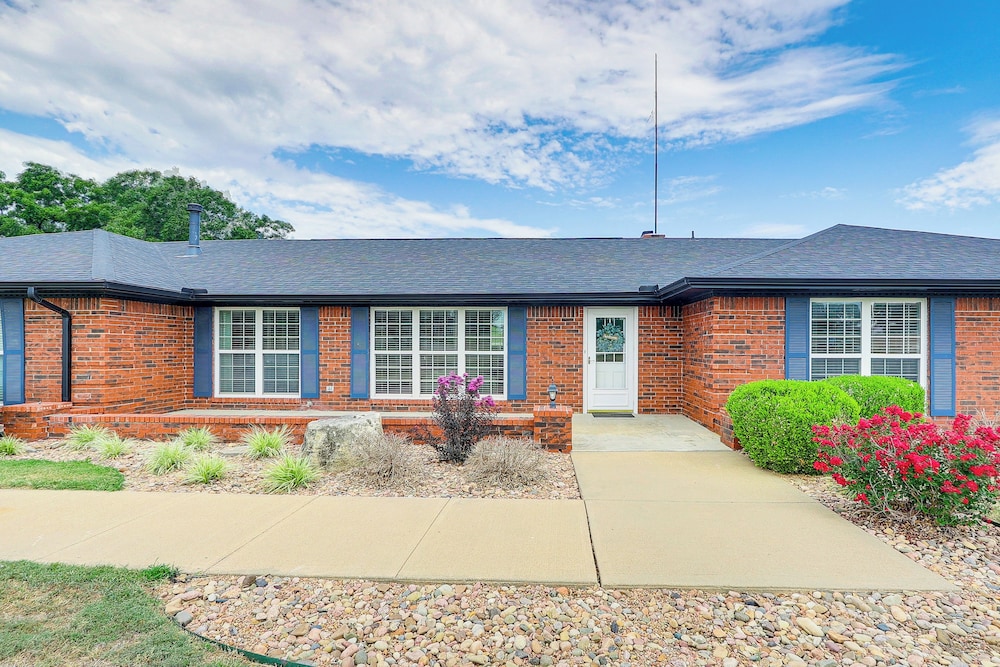 Waterfront Kansas Home w/ Private Fire Pit! view 2