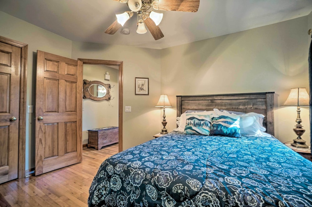 Hilltop Home w/ Panoramic Forest & Mountain Views!