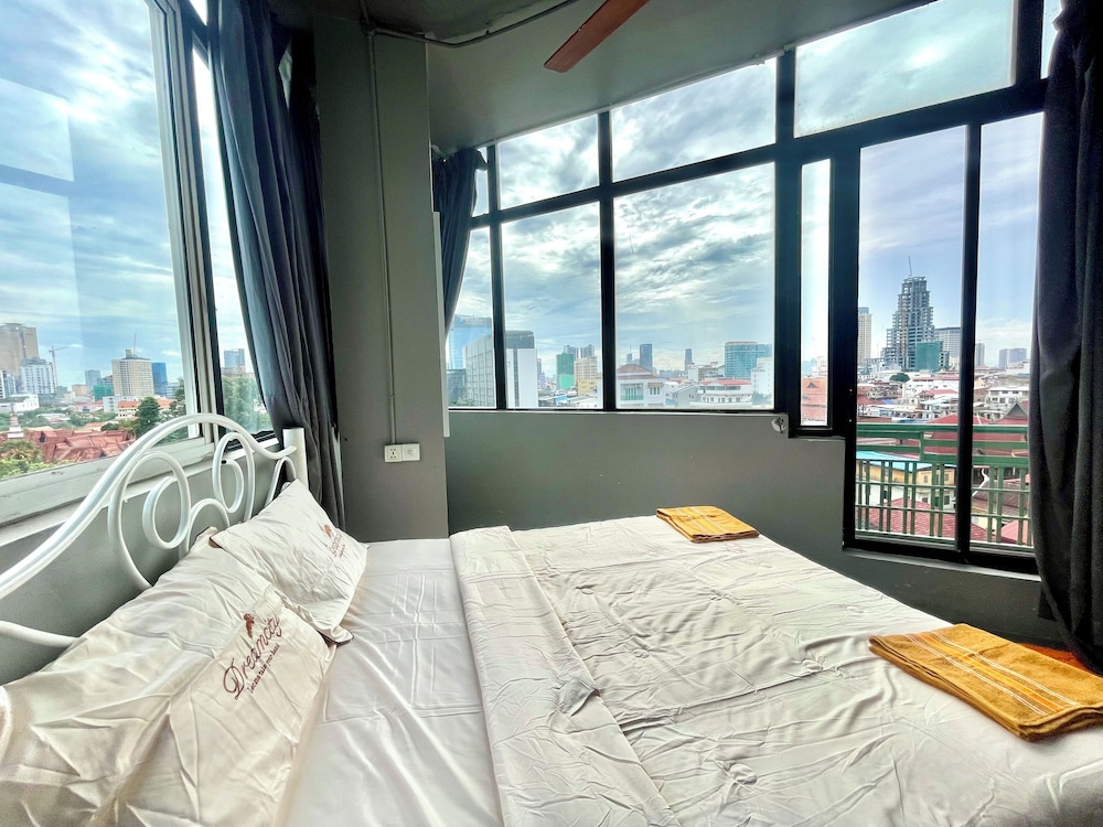 SKY HOTEL Central Phnom Penh - Rooms & Apartments