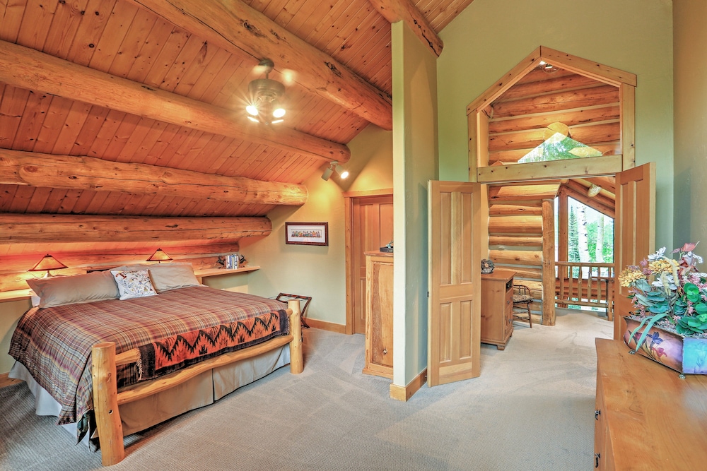 Ski-in/ski-out Telluride Home w/ Deck & Hot Tub! view 3