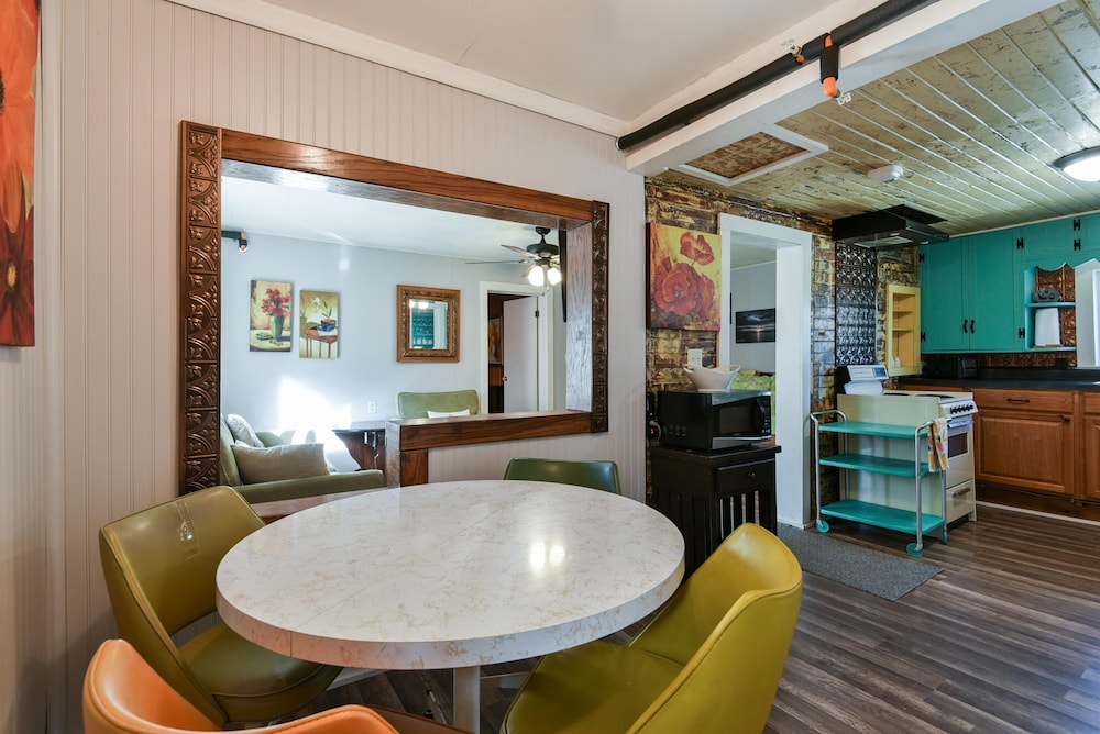 Downtown House in Historic Branson - Awesome Location view 4
