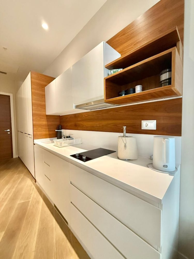 Condo Studio Plaza