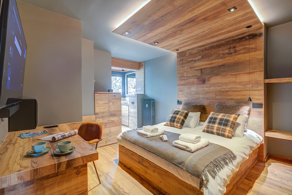 Simona Luxury Apartment few steps from sk view 4