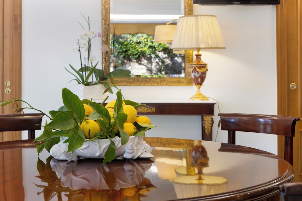 Villa In Sorrento Center | Gardens & Outdoor Space