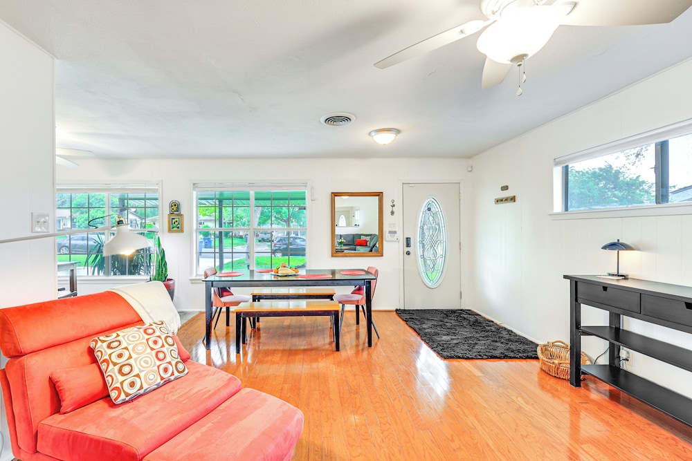 7 Mi to Dtwn San Antonio: Charming Home w/ Yard