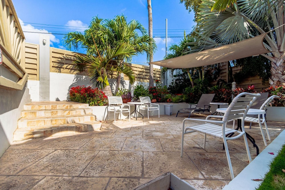 Relaxing Central Bright Shared Pool Garden