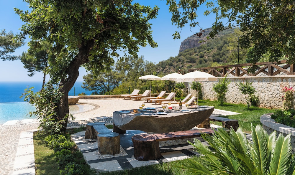 Private Island-Style Ultra Luxury Villa Estate