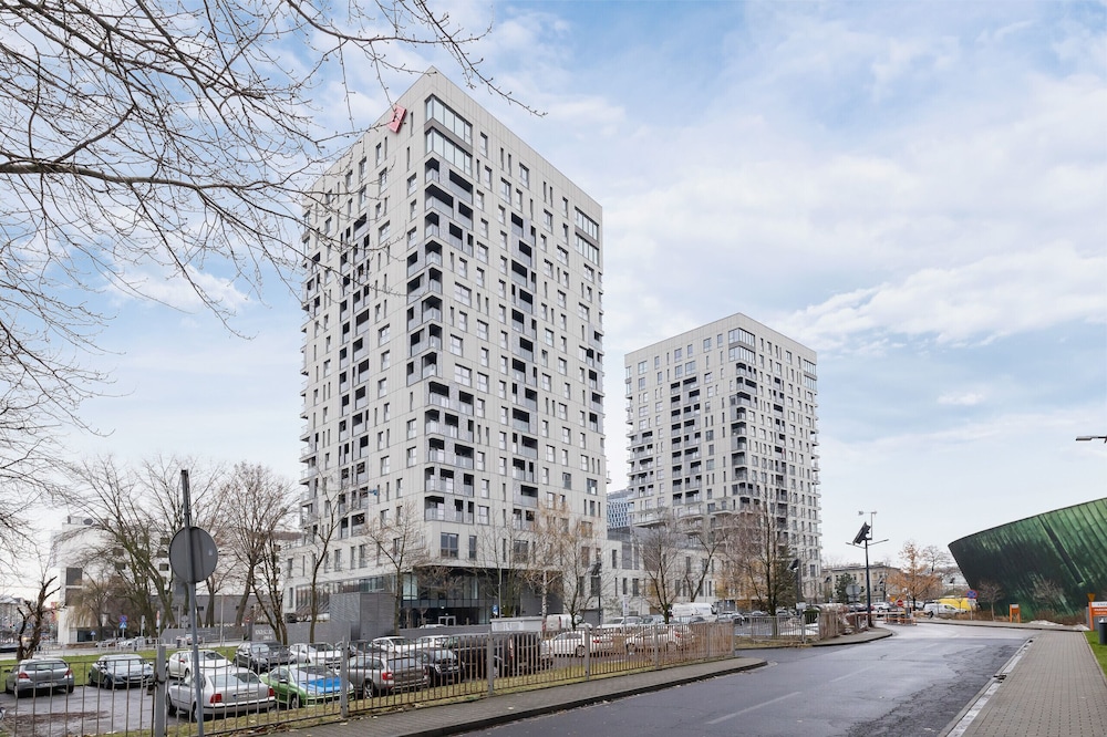 Cozy Apartment With Parking by Renters
