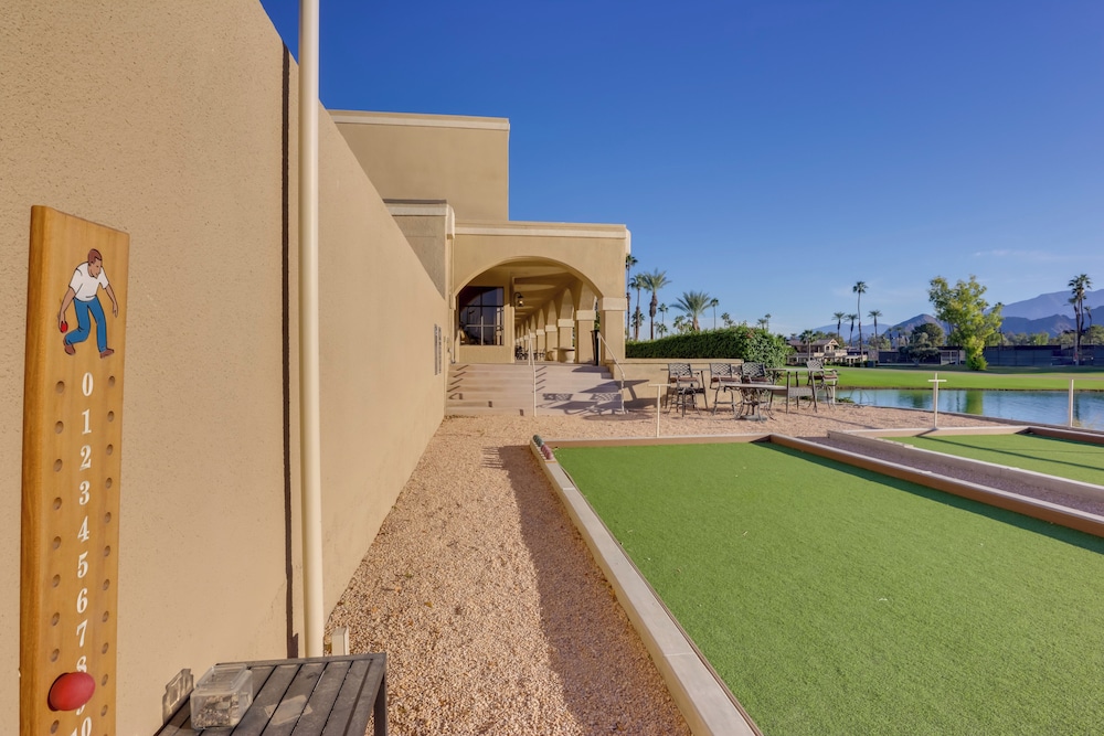 Golf Course On-site: Peaceful Condo in Palm Desert