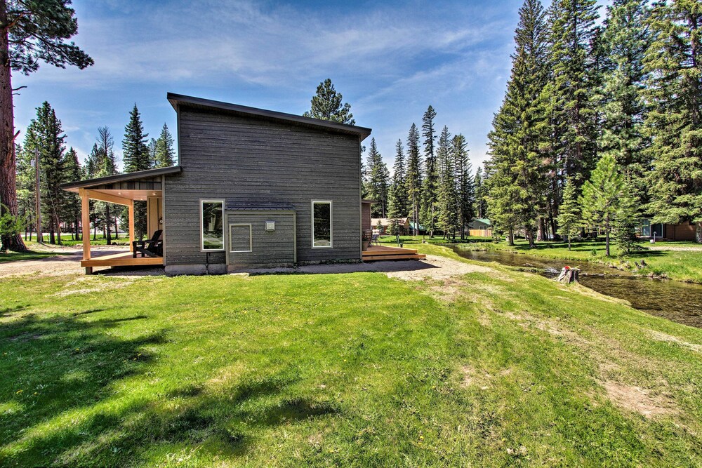 Creekfront Lincoln Home, Steps From Downtown! view 5
