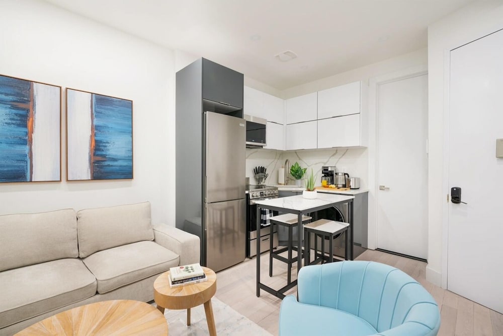 317-2a Sleek Modern 1Br UES W D