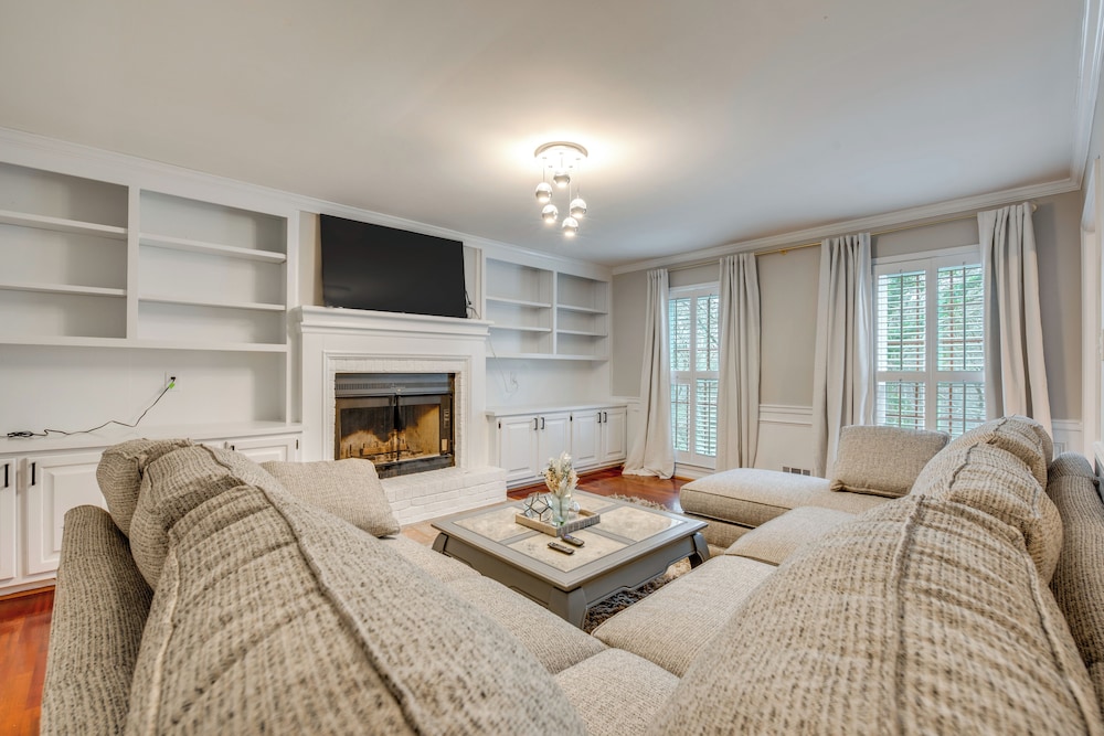 Spacious Home w/ Deck in Marietta!