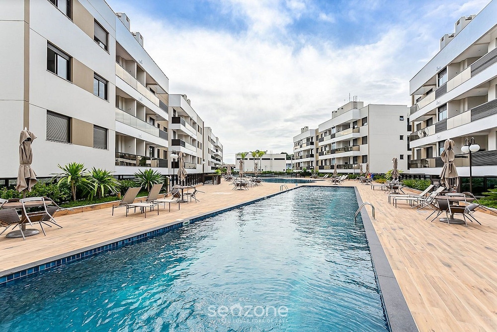 Apart Near the Beach in Cond. w/ Pool Adc0205