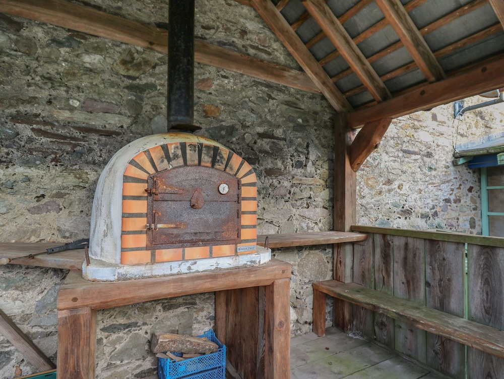 Lower Treginnis Farm