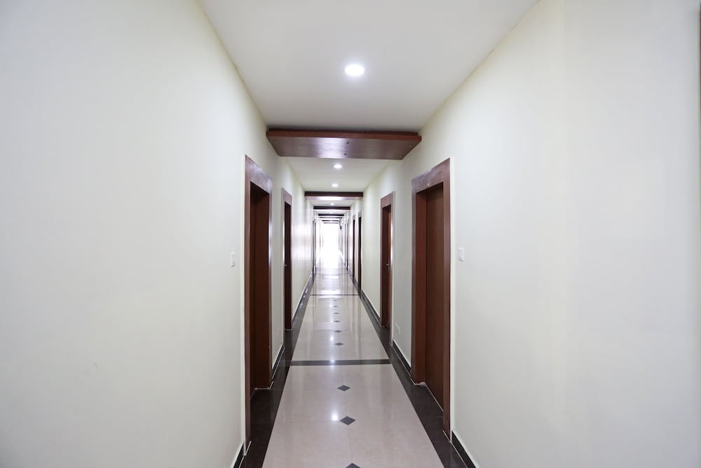 OYO 9048 Hotel Lucifer
