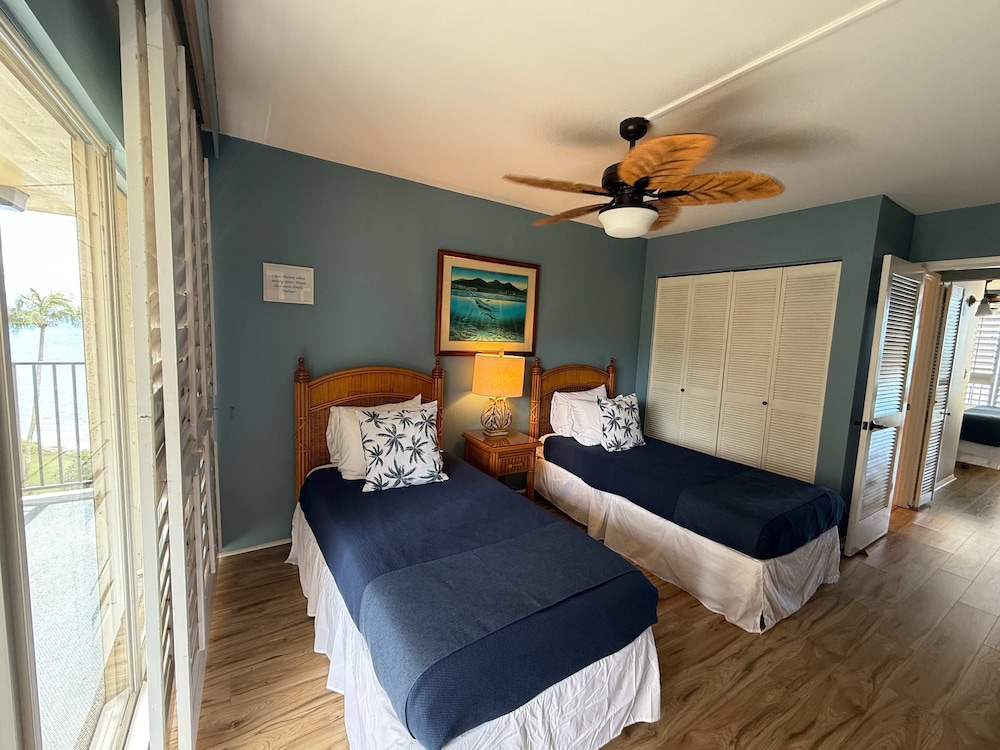 Whale Watching From Your Lanai - Tropical Oceanfront 2-2 in West Maui