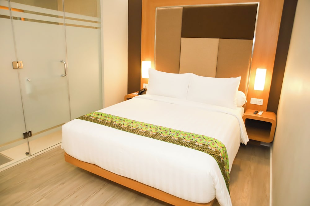 Front One Hotel Papua Lestari