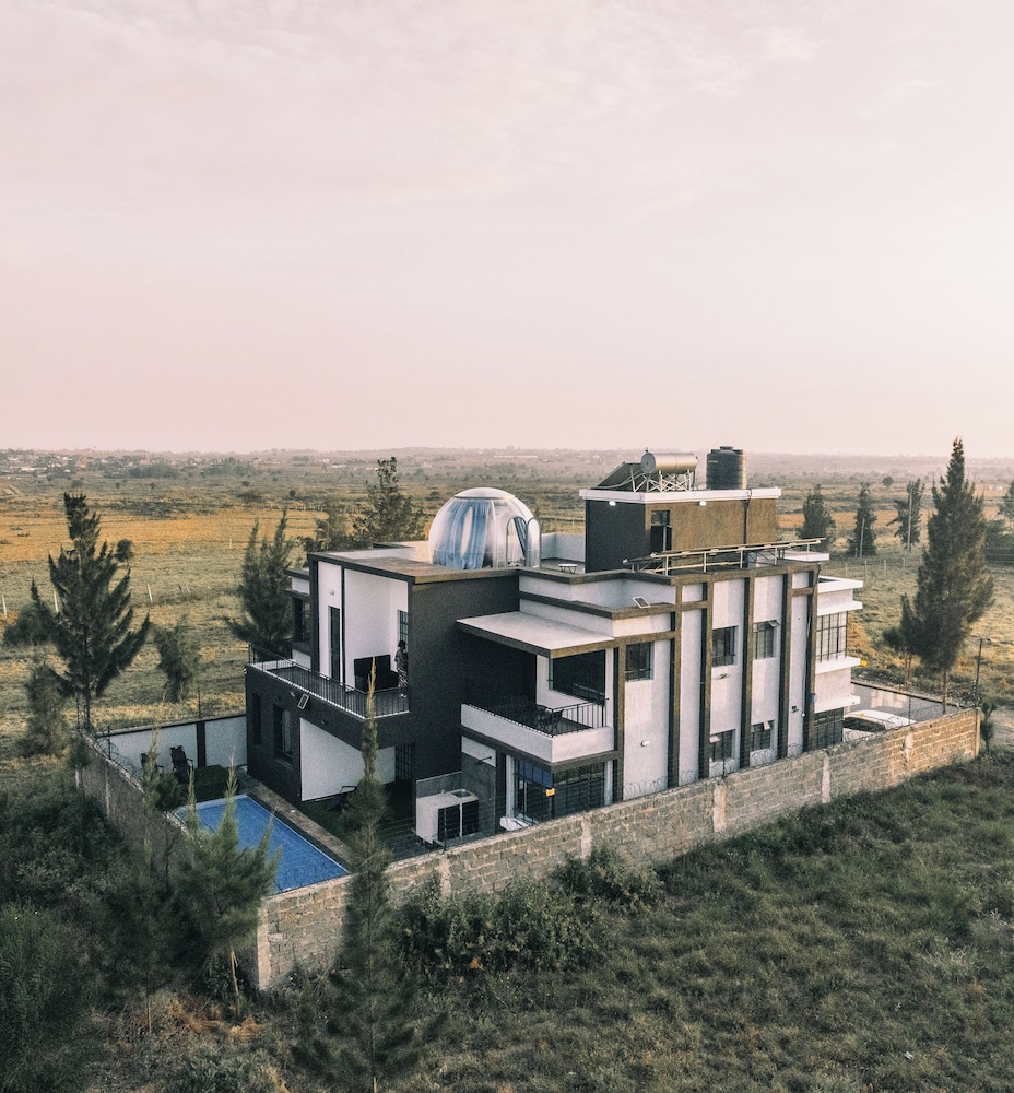 Skyhut Boutique House