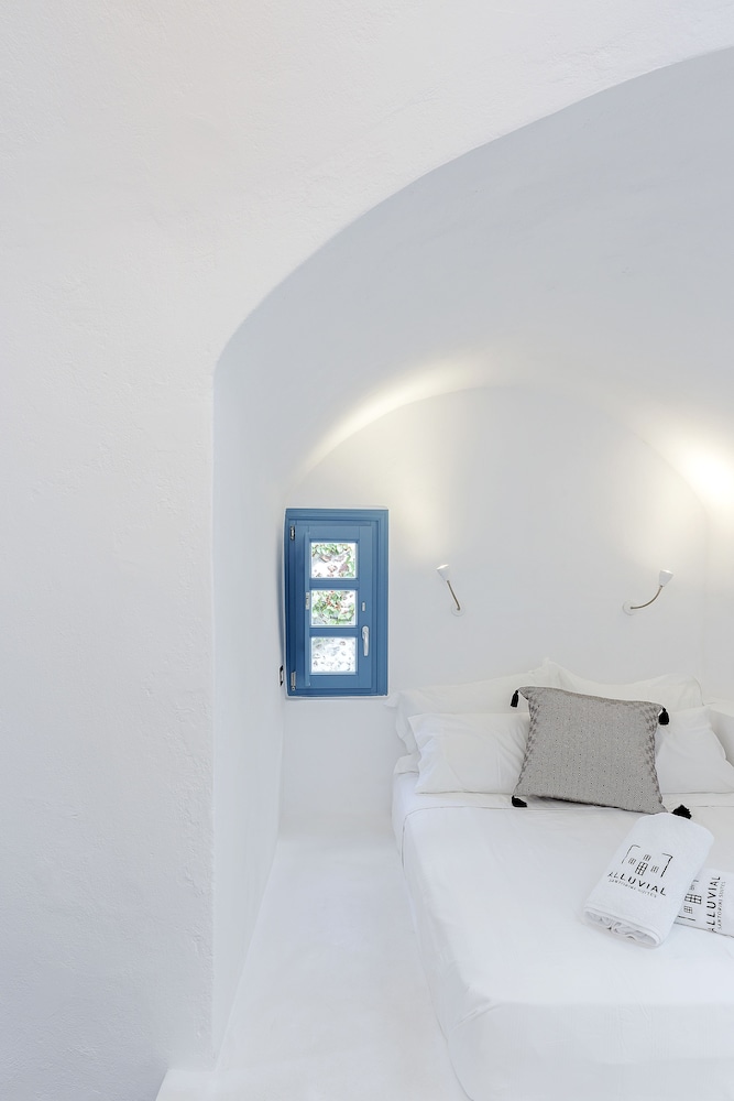 Alluvial Santorini Suites