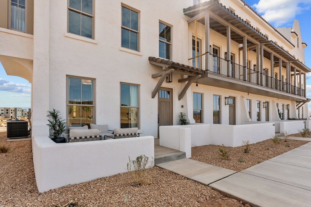 Alys At Desert Color 4 Bedroom Townhouse