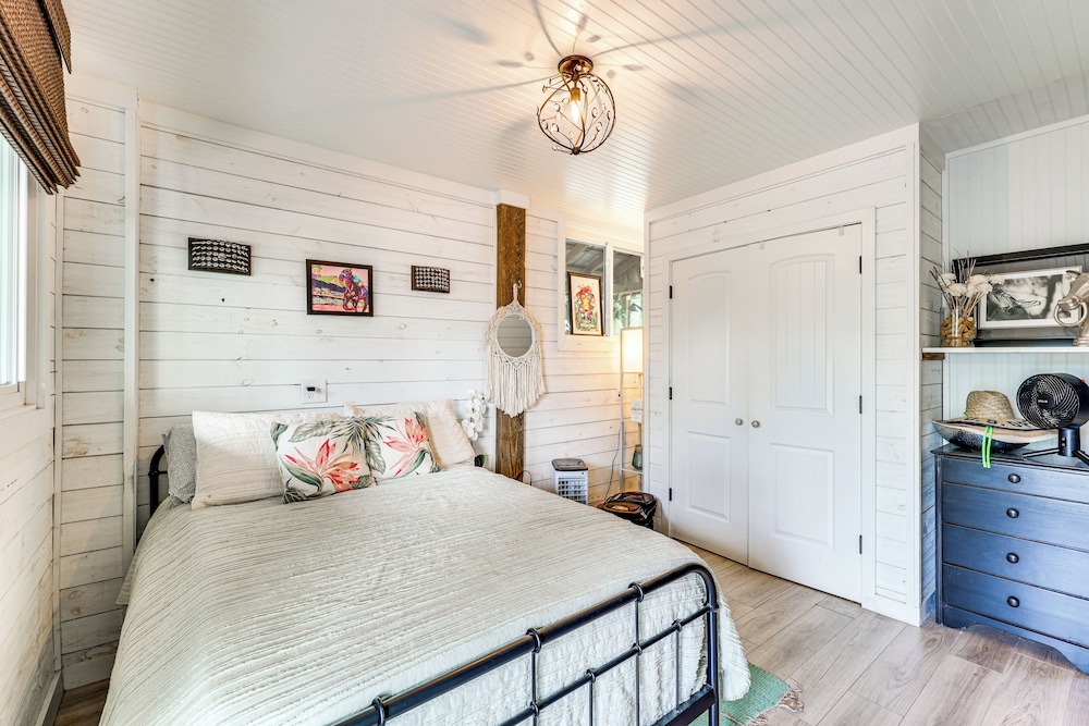 Coastal Oasis w/ Hot Tub: Walk to Beach! view 5
