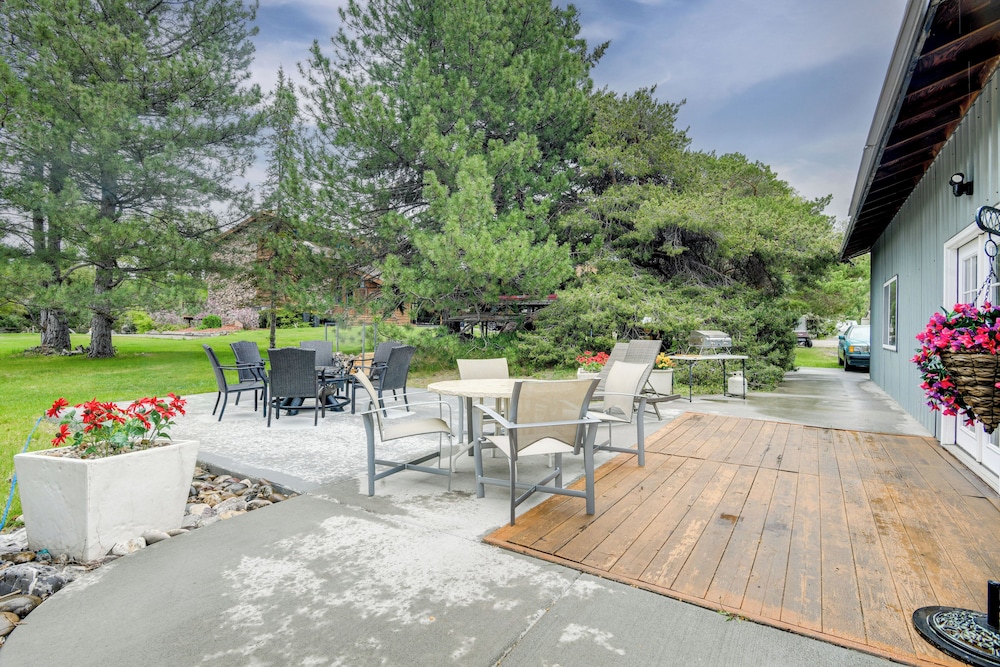 11 Mi to Bear World: Riverfront Getaway in Rigby
