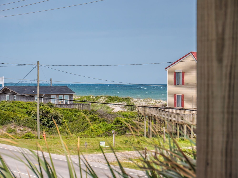 Pelican Palms by Topsail Realty