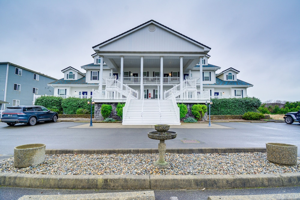 Ocean Shores Condo Rental w/ View - Walk to Beach! view 5