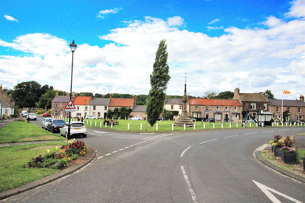 3 Bedroom 2 Bathroom Cottage Norham Berwick-upon-tweed -log Fire - Dog Friendly