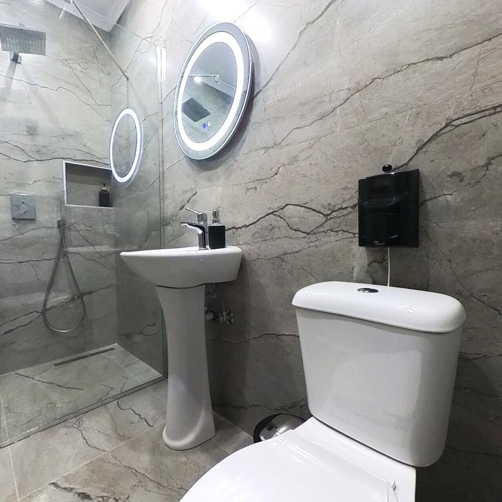 Mateo Rooms and Hostel