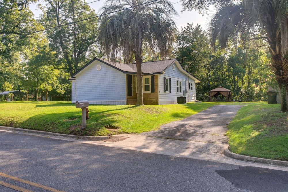 Waycross Vacation Rental w/ Private Backyard! view 3