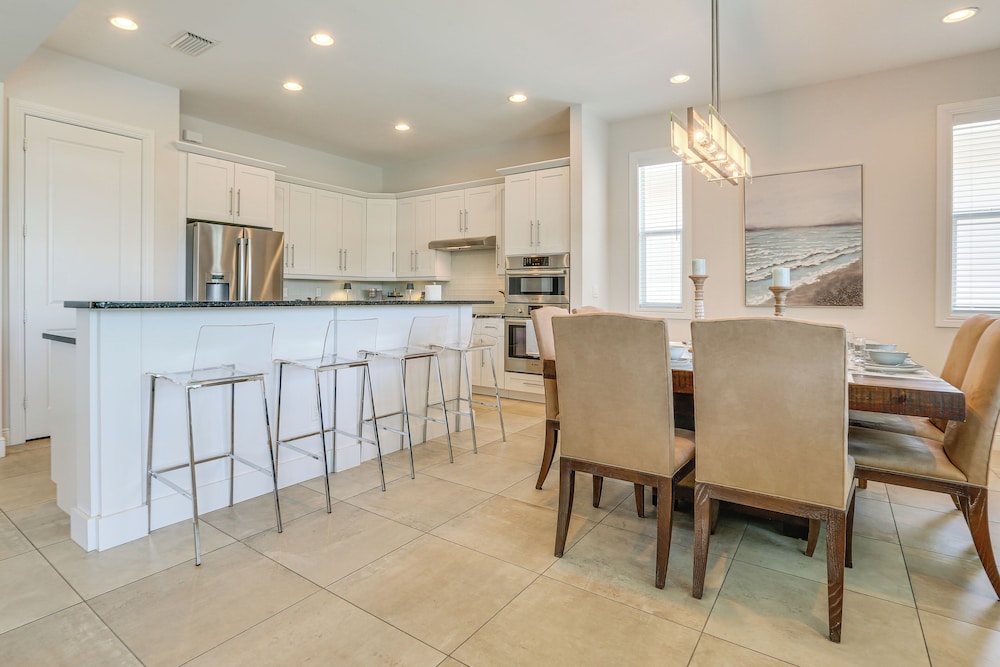1/2 Mi to Beach: Poolside Oasis on Marco Island!