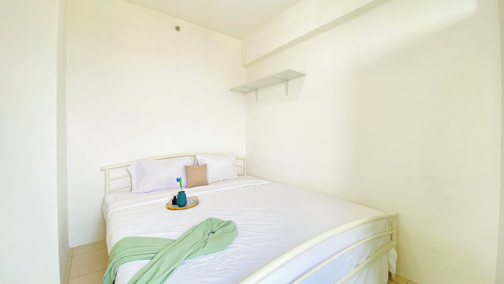 Homey And Modern 2Br At Green Bay Pluit Apartment