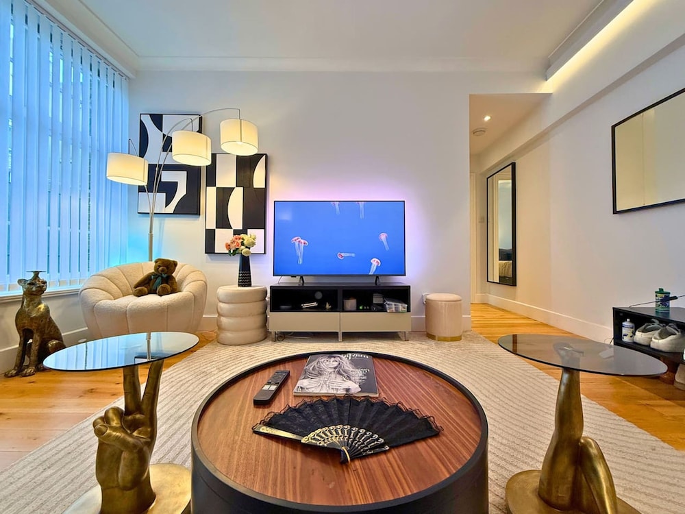 Cosy Mayfair Hideout on Prestigious Street