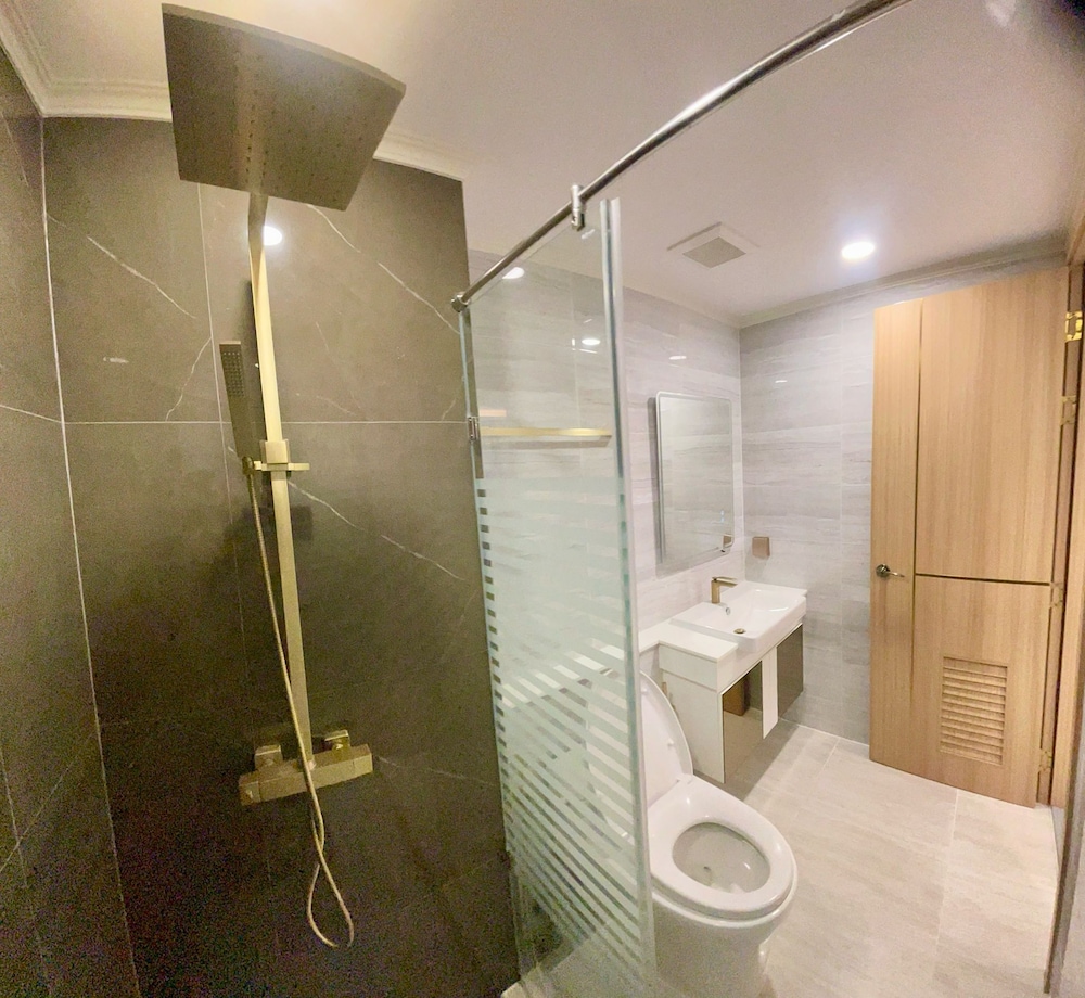 Dusit Grand Park 2