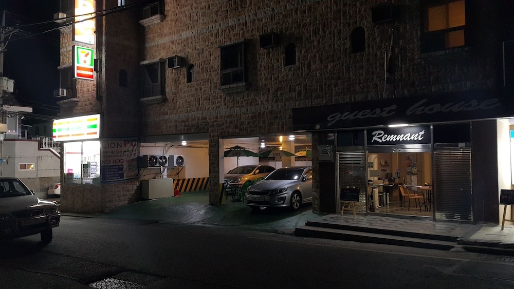 Remnant Guesthouse - Hostel