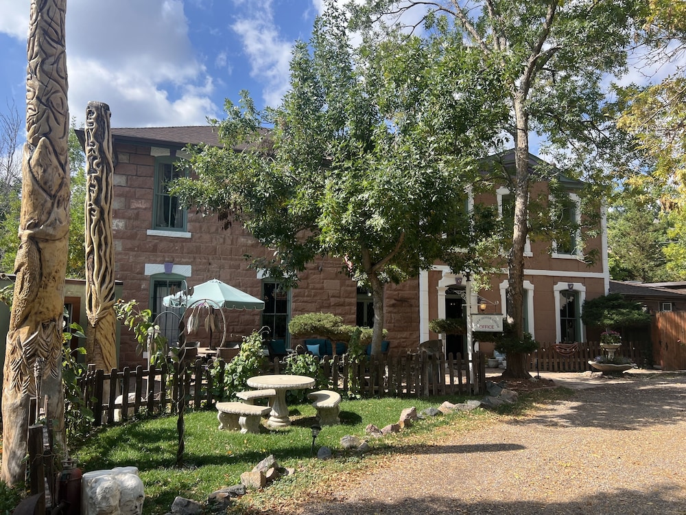 Cliff House Lodge B&B