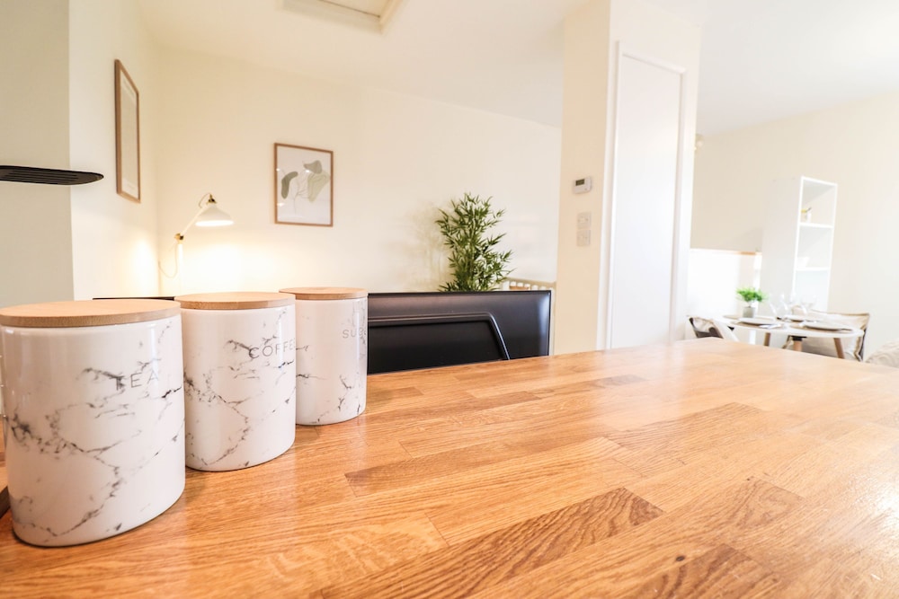 Right by Oval Station - 2 bed Flat Free Wifi