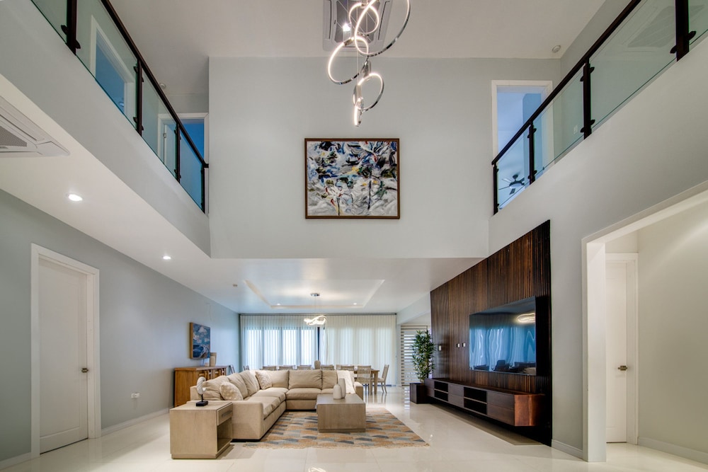 Luxury Oceanfront Villa Fully Staffed Pool Jacuzzi Movie Theatre