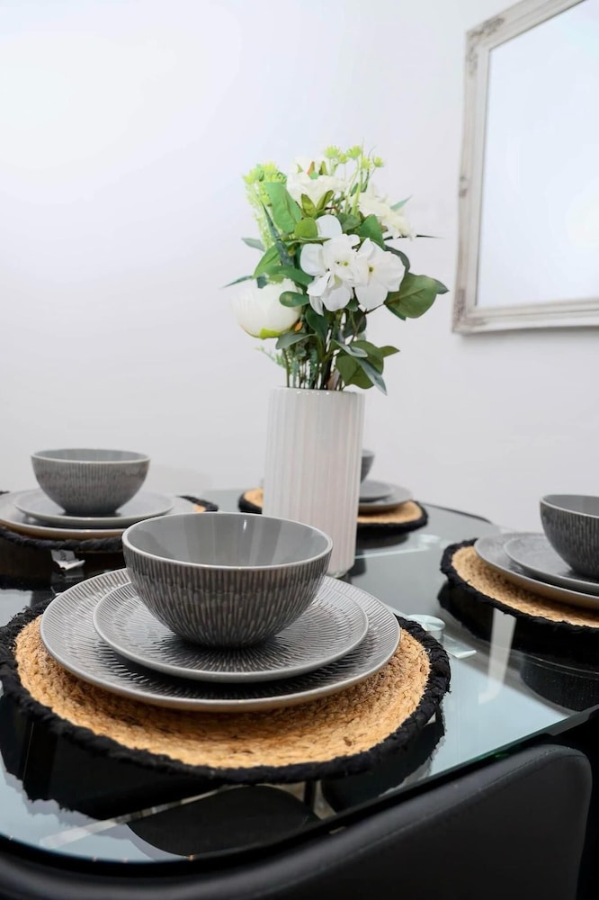 Immaculate 3-bed Apartment Homes in London