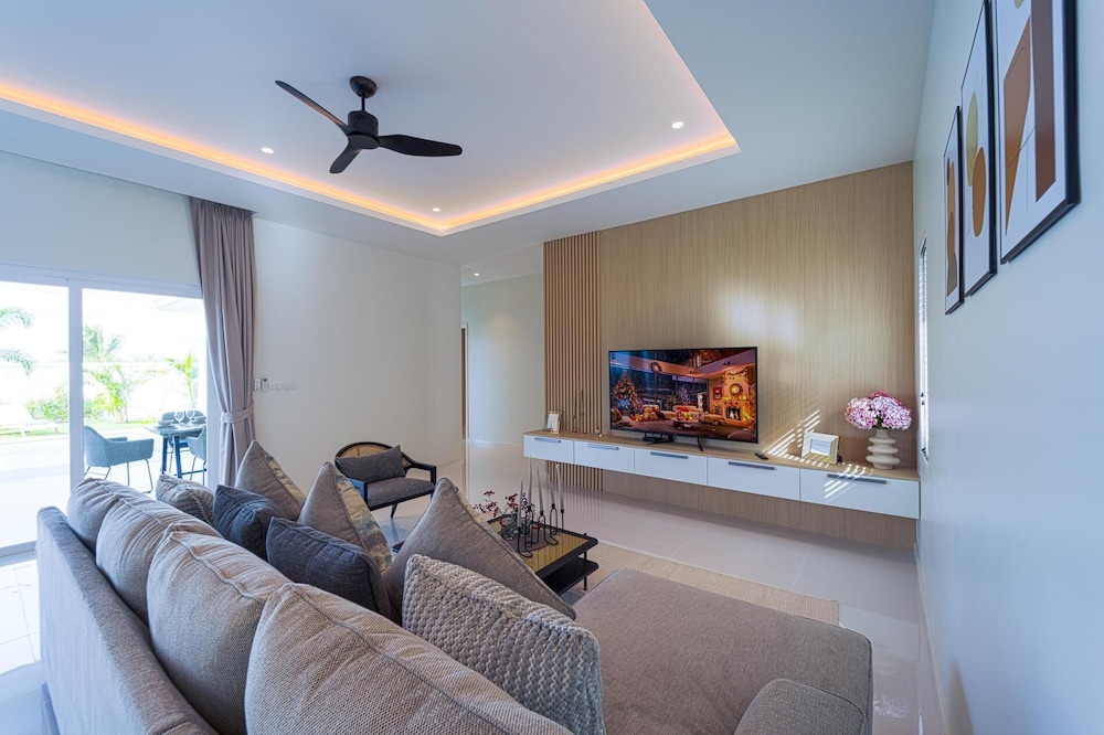 Modern 3 Bedroom Villa AS1