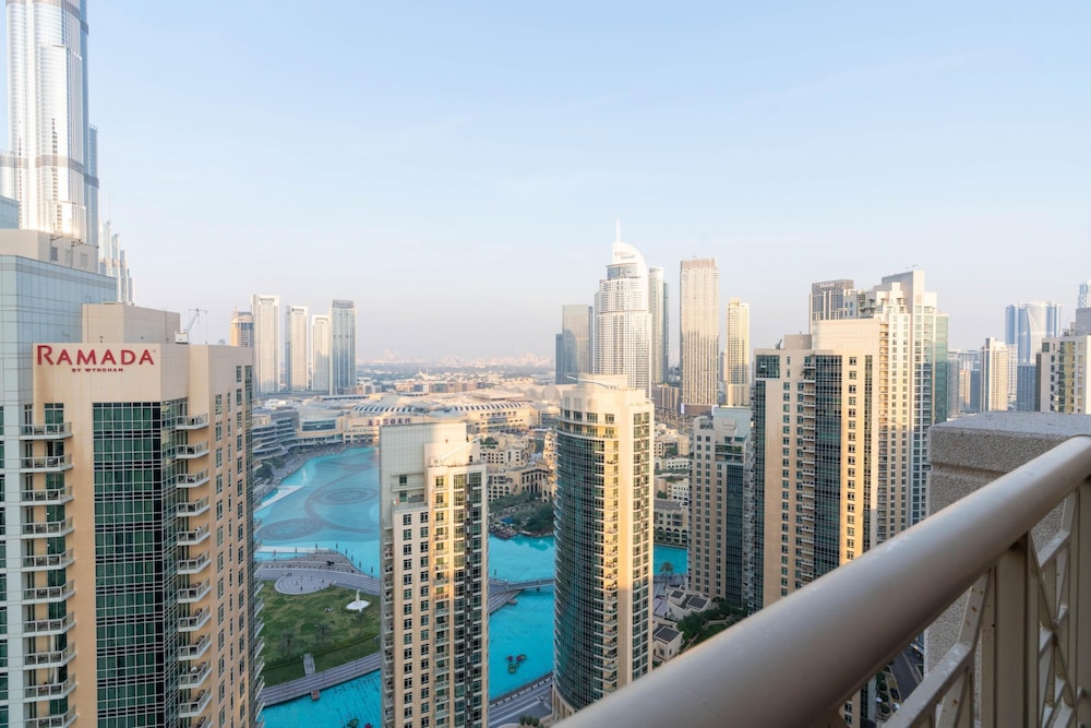 Luxury 2BR Downtown Apt With Burj Khalifa View