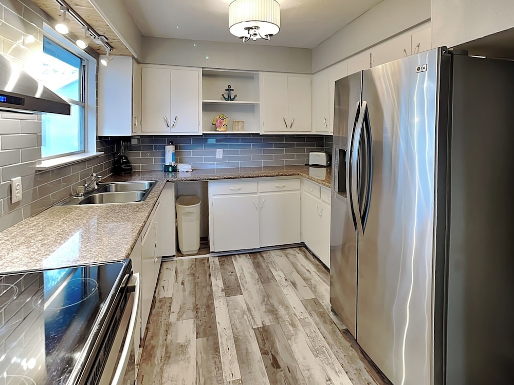 Pleasure Pier Retreat Manor by Ryson Vacation Rentals