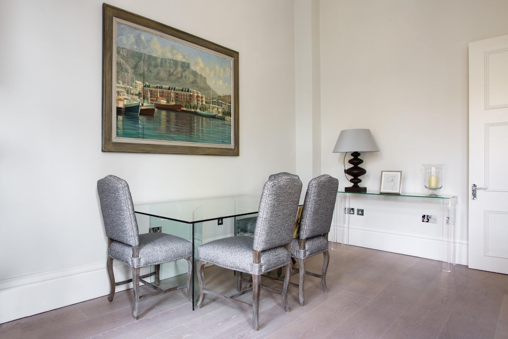 Gledhow Gardens Viii by Onefinestay