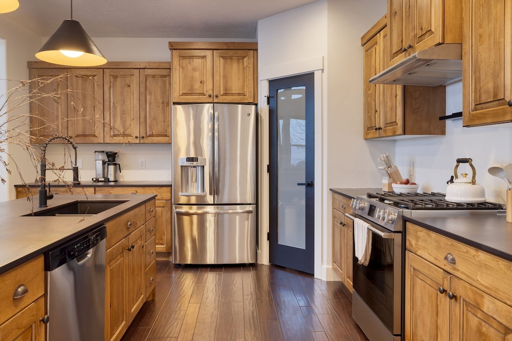 Abigail Drive Year-round Retreat With Hot Tub Near Park City Adventures Skiing