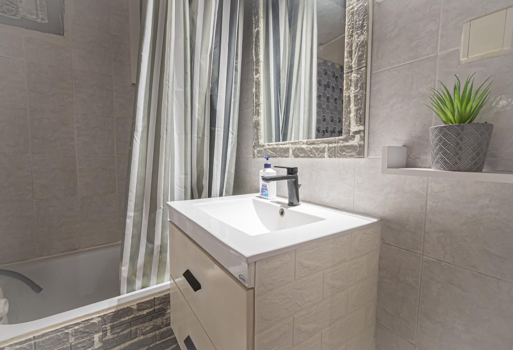 Dimis Right House by Rentals Pro