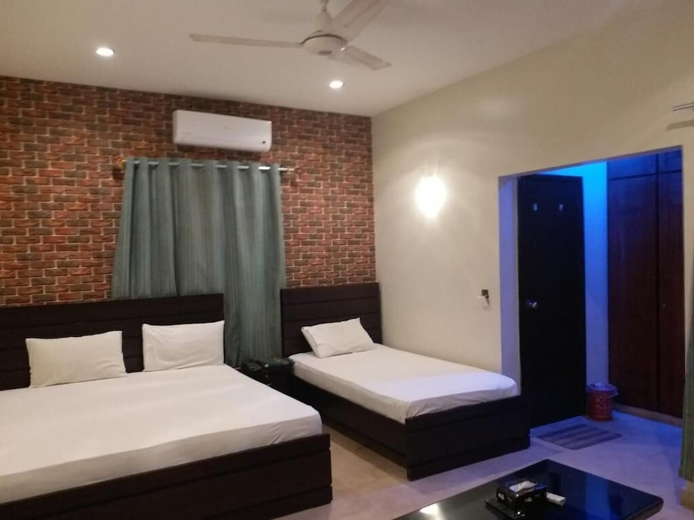 Elegant Guest House Karachi view 3