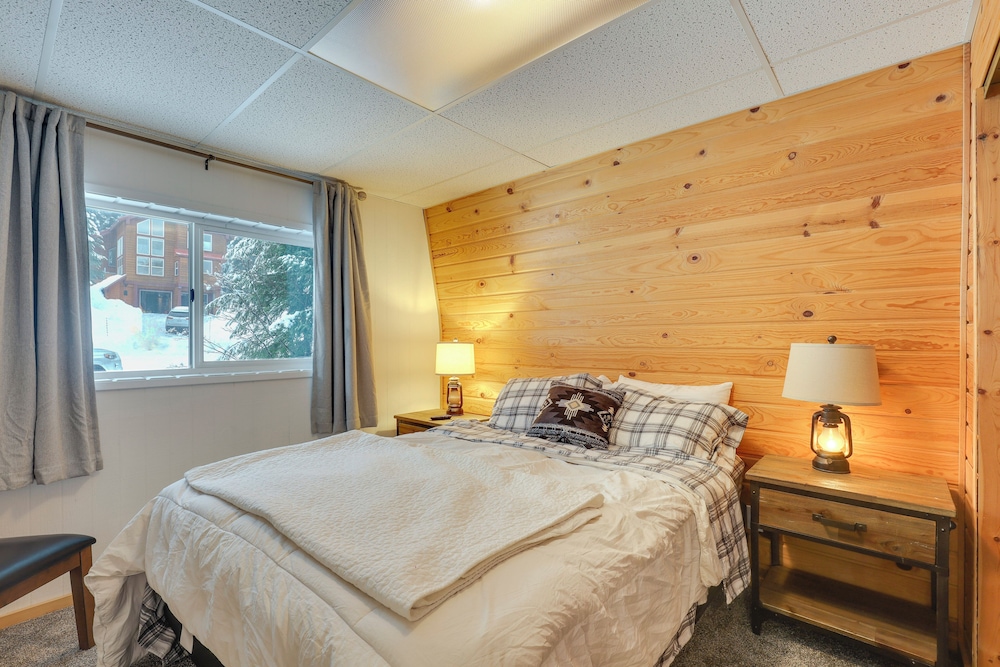 Hot Tub & Sauna: Mountain Living at Hyak Cabin!
